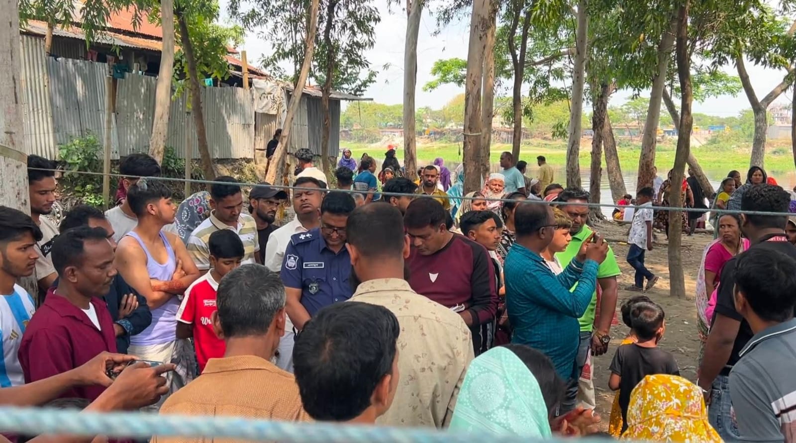 ধামরাইয়ে যুবককে পিটিয়ে হত্যা, স্ট্রোক বলে চালিয়ে দেওয়ার চেষ্টা স্ত্রীর